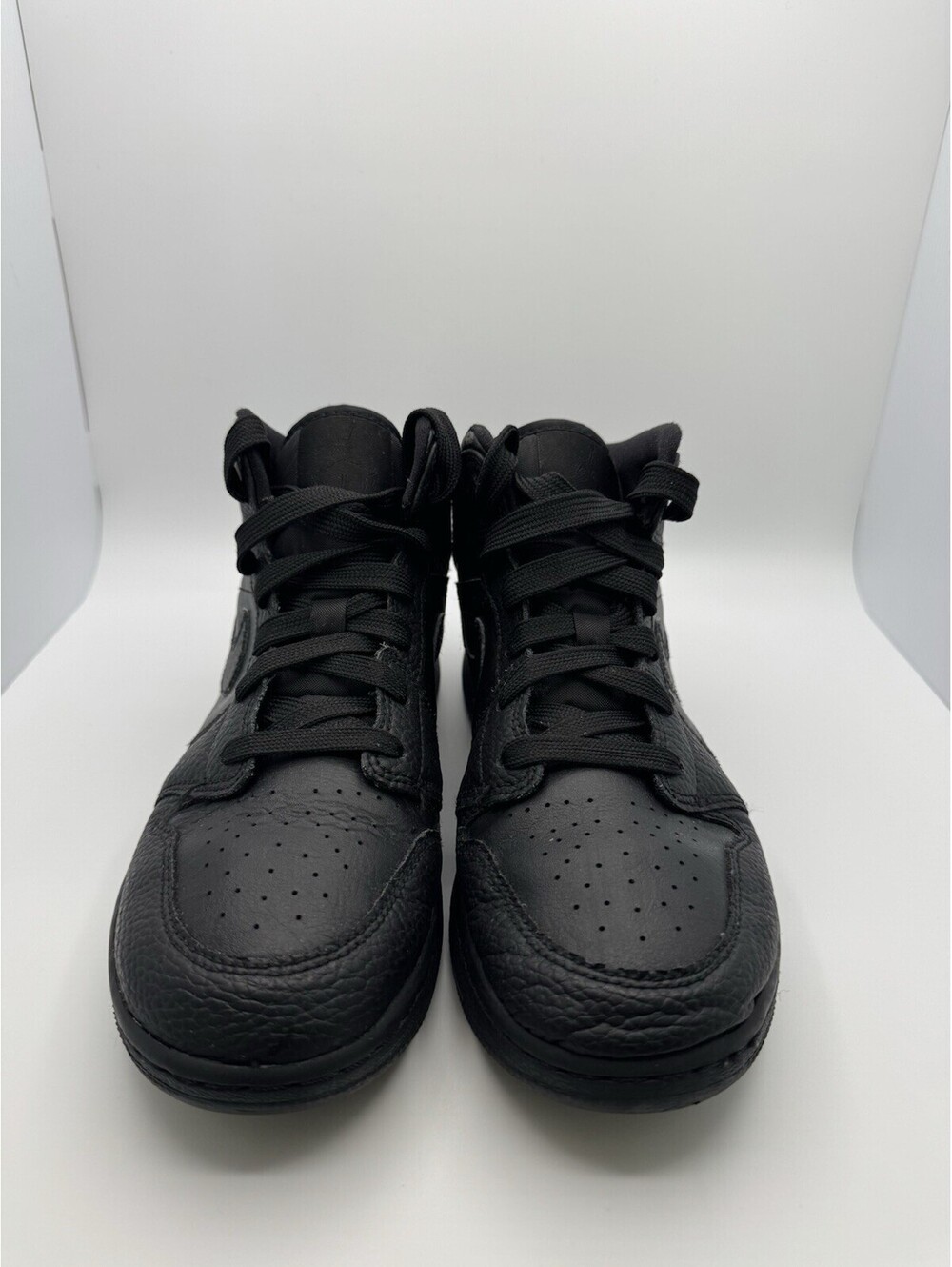 Jordan 1 High All Black Size 6.5Y Basketball Shoes